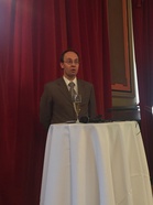 Tilaisuuden juontaja Mika Hakala